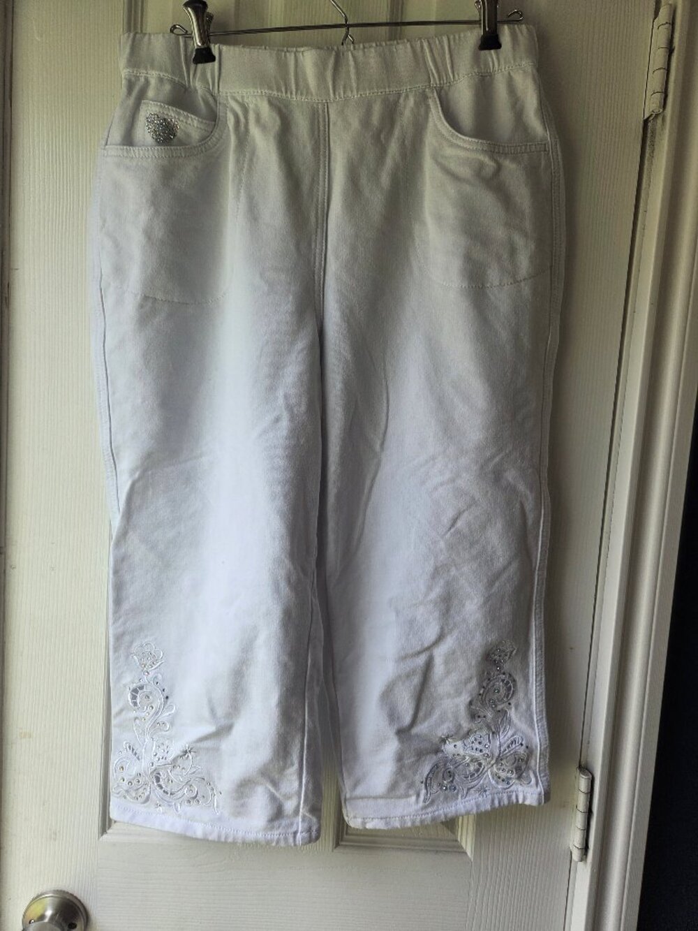 Dream Jeannes Quacker Factory Stretch Waist Knit Pocket White Capris Medium